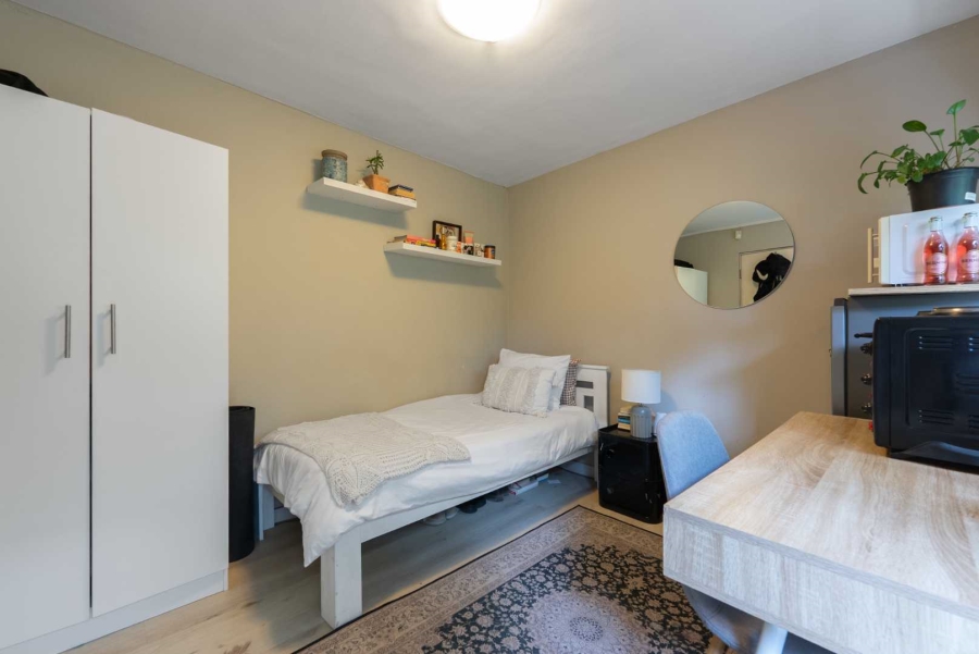 2 Bedroom Property for Sale in Vredehoek Western Cape